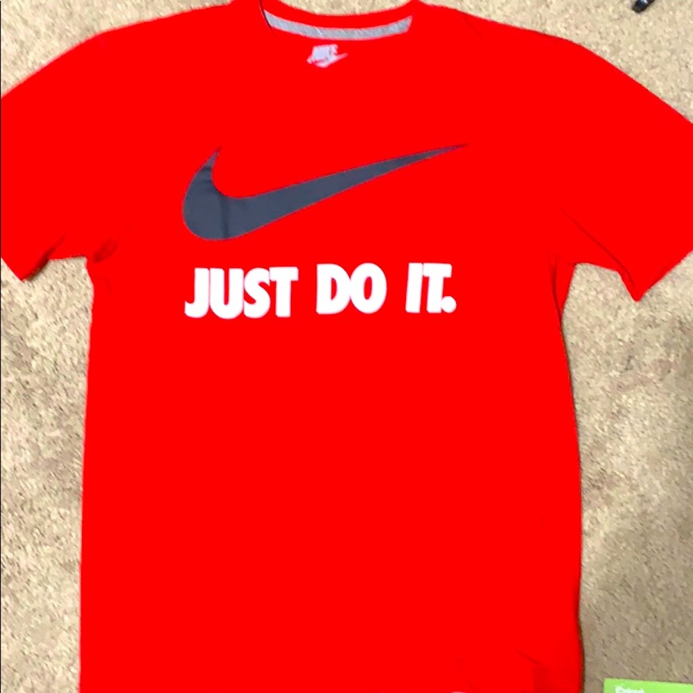 Nike Men’s T Shirt
